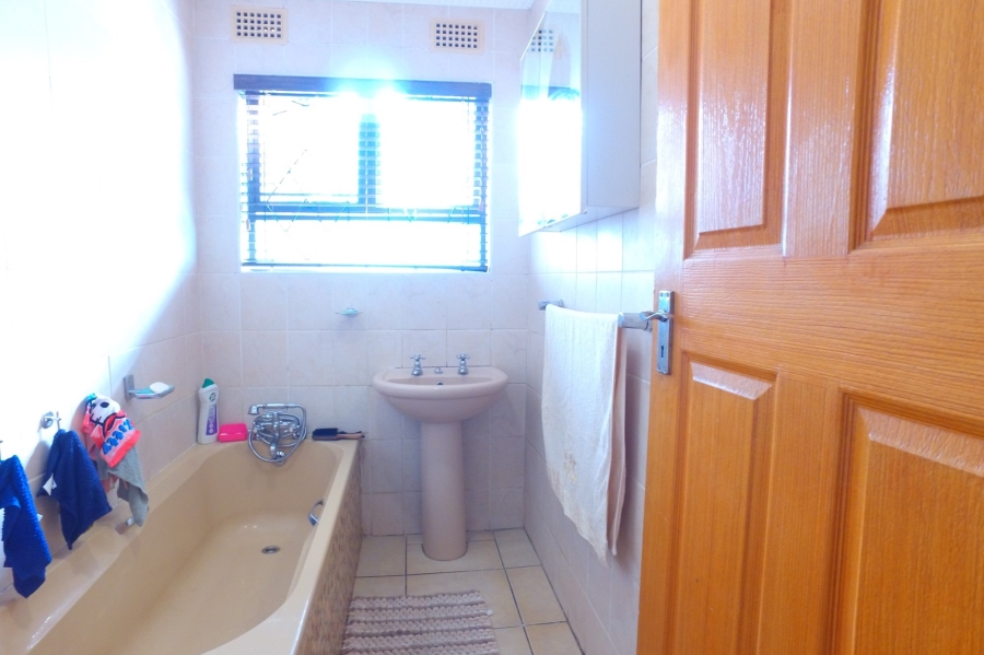 3 Bedroom Property for Sale in Houghton Place Western Cape